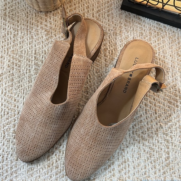 NWOB Lucky Brand Tan Suede Slingback Mules 9.5M - Picture 2 of 5